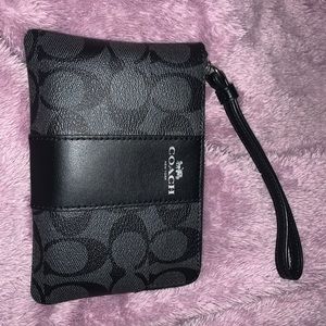 Coach Corner Zip Wristlet New-Never Worn